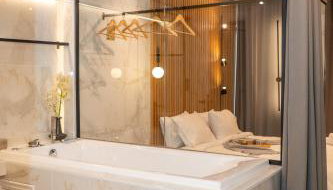 Luxury Suites with JACUZZI by Sea&theCity - Foto 5