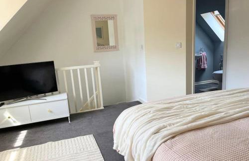 Artistic, Bright & Spacious 3 Bedroom Home - Foto 36