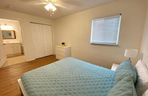 *NEW*Sunshine Gorgeous- 3BD/2BA -Private Backyard! - Foto 12