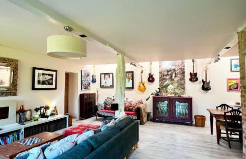 Eclectic Barn - Pergola & Dog-Friendly Garden - Photo 1