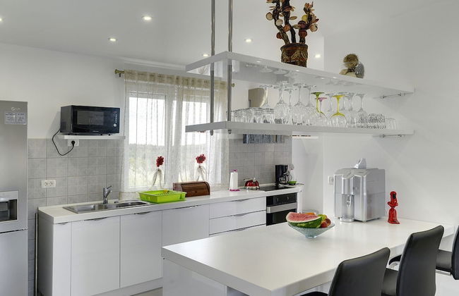 Modern Holiday Home With Pool in Bratulici - Foto 11