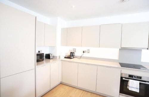 Spacious 3-Story Retreat with Rooftop Terrace and Modern Amenities - Foto 71