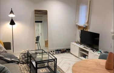 Modern & cozy 1 bedroom apartment in Malasaña - Photo 3