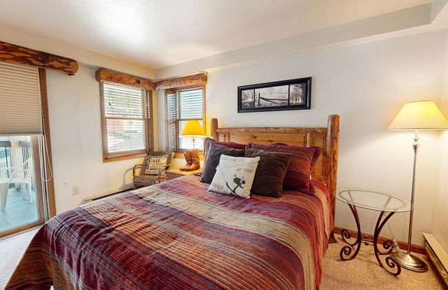 Torian Plum Condominiums - Foto 17