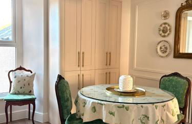 Boutique High Street Apartment In Crickhowell - Photo 17