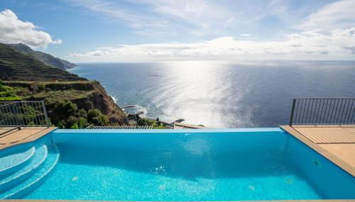 Marina View Apartment - Pool & stunning ocean view - Photo 2