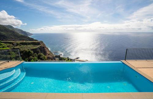 Marina View Apartment - Pool & stunning ocean view - Photo 2