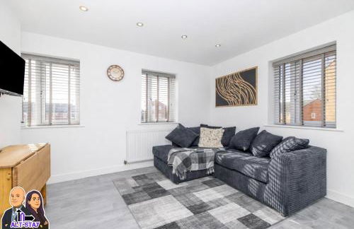 Elizabeth by Alt-Stay - 2 Bed En-Suite House - Parking, WiFi & King Bed - Contractors & Relocations - Weekly & Monthly Rates - Foto 15