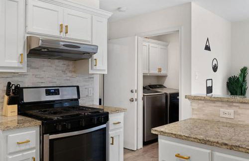 High End Design Home with Pool & Hot Tub Gameroom - Foto 40