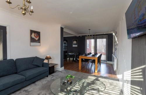 Newly Refurbed Home With Football Table Near M5 Junction 2 - Foto 1