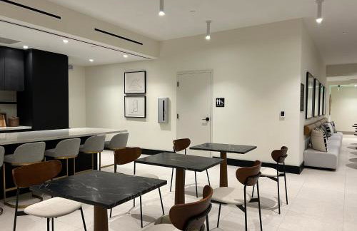 Prime Downtown Location - Amazing Amenities & Top Location - Foto 10