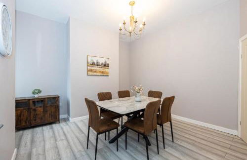 Modern 3BR House in Manchester, Ideal for Families, Sleeps 7 - Foto 13