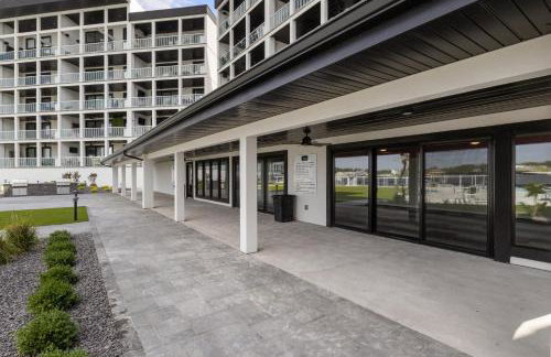 Topsider Condo w/ Stunning Lake Views, Shuffleboard & King Beds - Foto 44