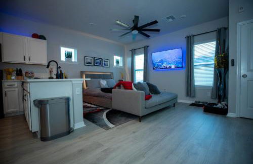 Pet Friendly Modern Zen Studio Retreat W/ Hot Tub! Home by RedAwning - Foto 34