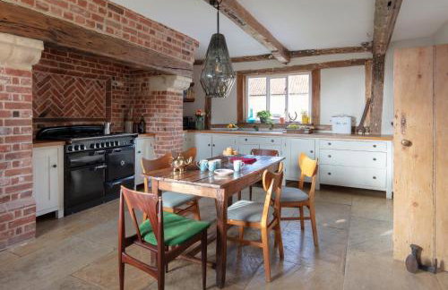 Farmhouse in Suffolk with wild swimming & hot tub - Photo 47