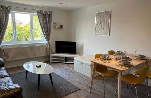 The Aldridge 2 Bedroom Apartment with FREE Parking - Foto 1