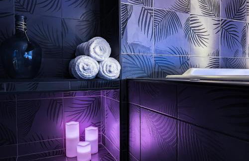 Suite Rouge baiser avec Jacuzzi privatif - LoveRoom Insolite - Foto 11