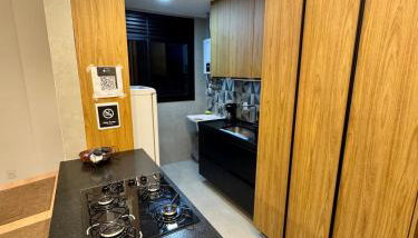 Flat confortável, a 200 metros da praia com estacionamento - Foto 4