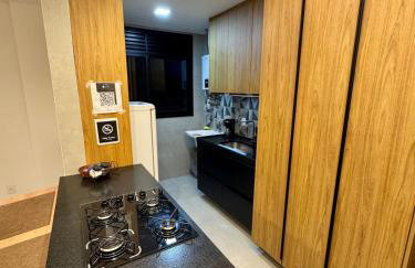 Flat confortável, a 200 metros da praia com estacionamento - Foto 4