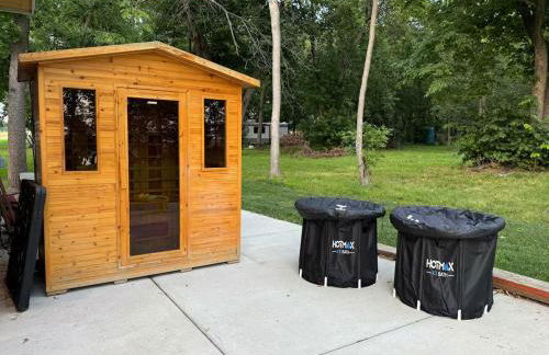 Designer Lake Cabin- HotTub, Sauna & Massage Chair - Foto 21