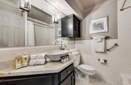 Spacious Dallas 2BR Condo Resort-Style Pool - Foto 15