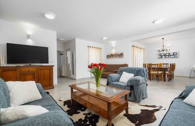 Charming Holiday Home With Pool and sea View - Foto 8