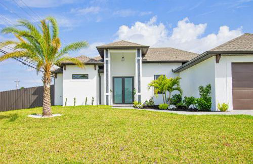 Luxurious Waterfront Home with Heated Pool and Jacuzzi - Foto 35