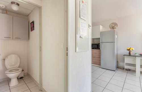 LE BLEU CAMARGUE - T3 EN DUPLEX CLASSÉ 3 ETOILES - CLIM - ARRIVÉE AUTONOME - Piscine privative à la résidence - Parking Gratuit - Wifi FIBRE - Animaux acceptés - Idéale Famille couple télétravail - Foto 19