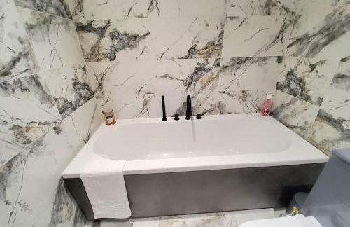 Three Bedrooms House By Sensational Stay Short Lets & Serviced Accommodation With Free Parking & Wi-fi - Foto 14