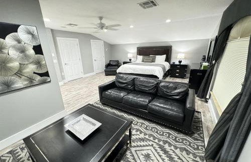 Luxurious Getaway Pool Hot Tub Theater Gym Outdoor Kitchen BBQ 2 Miles to Disney - Foto 33