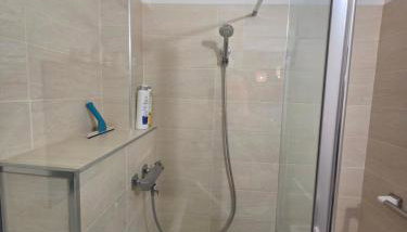La Crécynette - near Disneyland and Parrot World - Foto 3, Shower