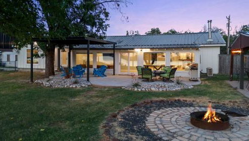 Lakefront Retreat with Sandy Beach! - Foto 2