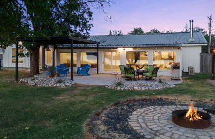 Lakefront Retreat with Sandy Beach! - Foto 2