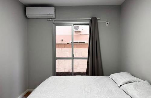 Apto Térreo Completo com Ar Cond para 5 Hóspedes Próximo a Florianópolis - Foto 4