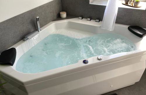 Wellness - Privat-Spa mit Whirlpool, Sauna & Kino - Foto 1