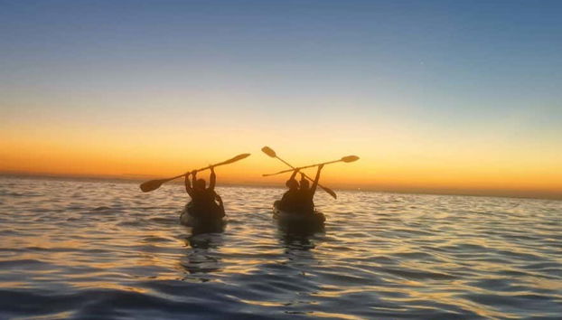 Remando por Huatulco ao amanhecer
