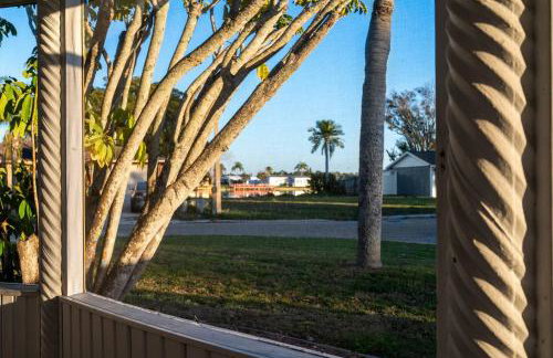 Home With Heated Pool Near Beaches - Foto 39