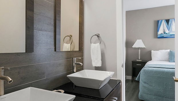 ULTRA Modern Apt by the Beach - Foto 5, Baño