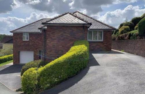 Luxury 4-5 Bed Home with Games Room and Balcony - Foto 29