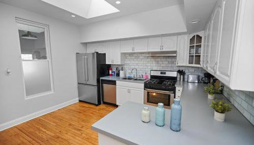 Modern 4BR Unit with Free Parking Near University of Illinois Chicago and Medical District - Foto 3, stove, dishwasher, toaster