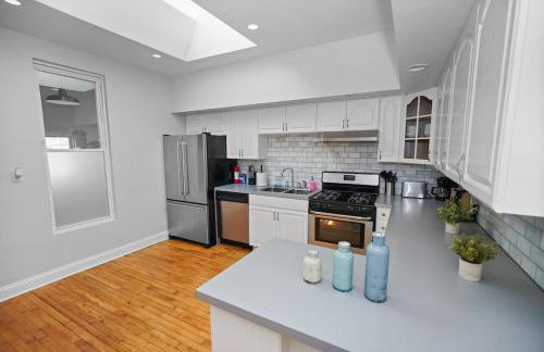 Modern 4BR Unit with Free Parking Near University of Illinois Chicago and Medical District - Foto 3