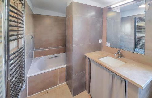 Awesome Home In Saint-Laurent-De-La-Ca With Wifi - Foto 18