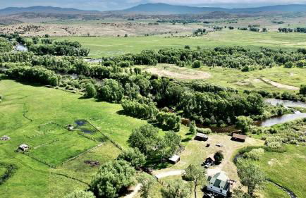 Stunning Cottage with Fire Pit in Saratoga, Wyoming - Foto 10