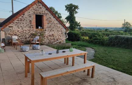 Rural farmhouse with patio, BBQ and fireplace - Photo 14