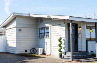 Entire house New Reno w AC Pet friendly gated back - Foto 30