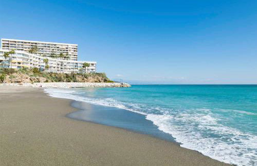 Luxury complex beachfront apartment, infinity pool, sauna, gym and large terrace - Foto 13