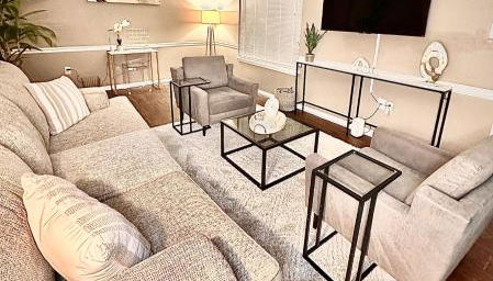 Short Walk to JSU Stadium, Hospitals, and Bars in Fondren - Foto 2