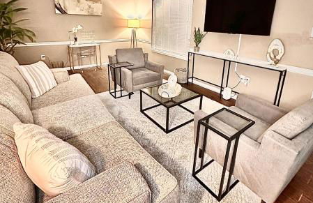 Short Walk to JSU Stadium, Hospitals, and Bars in Fondren - Foto 2