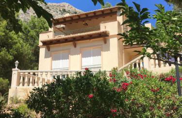 Altea Hills 3BR House with Private Garden - Photo 15