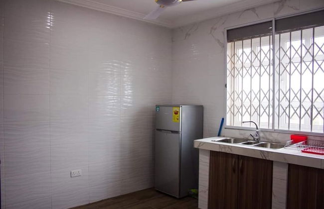 EmpireLux Middle Floor - Photo 8